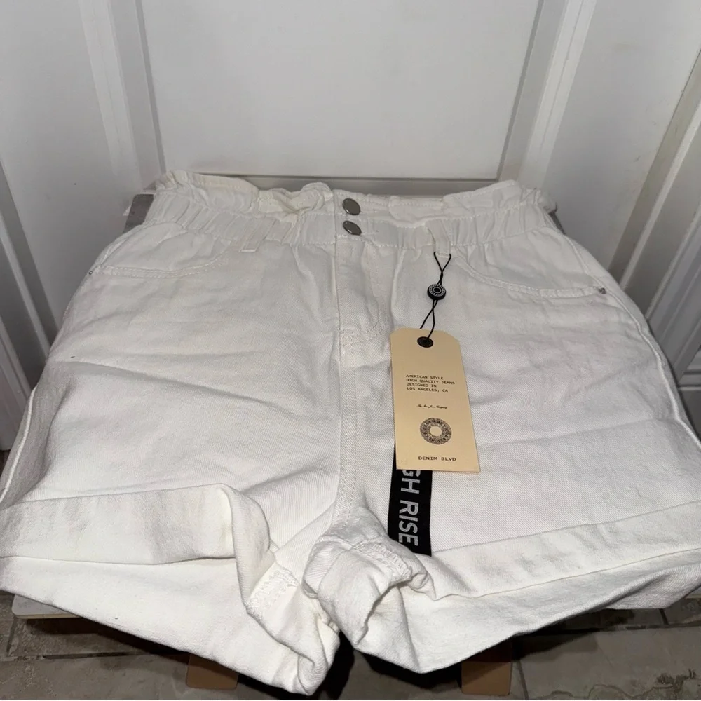 Super High Rise White Shorts Size Medium - Picture 2 of 8
